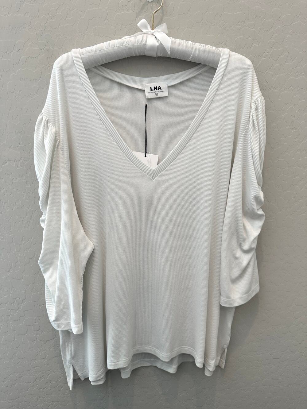 LNA White Ribbed Ruched Sleeve V-Neck Top Made in California NWT 3X Workwear